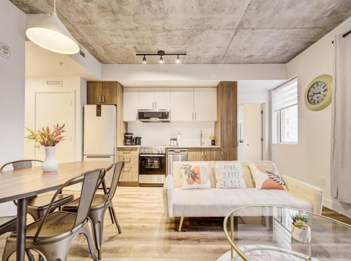 Comfy 1BR Condo Bell Centre