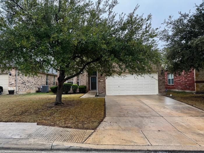 Alamo City Retreat - Wi-Fi, Parking, Self Check In