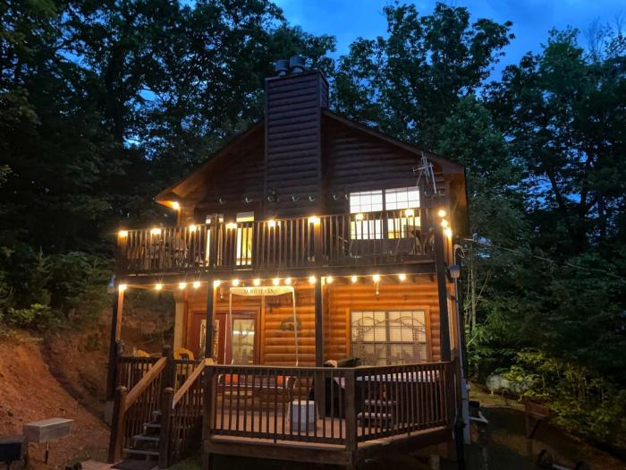 Hot Tub Oasis: Panoramic Mtn Views - Pet‑Friendly