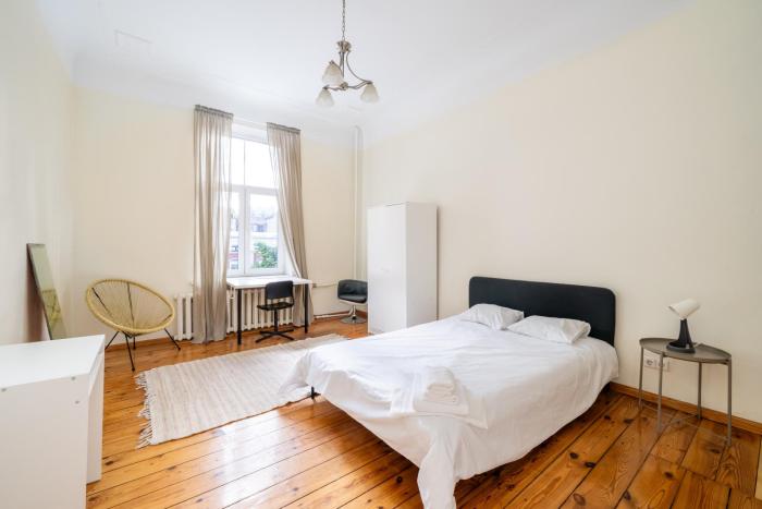 Spacious 130m2 4-Bedroom Apartment for 8 with Full Kitchen - Ģertrūdes Street Central