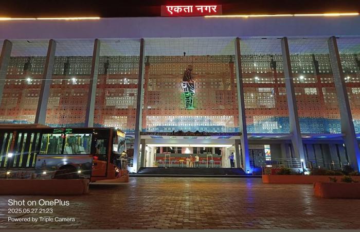 Rail connect hotel statue of unity