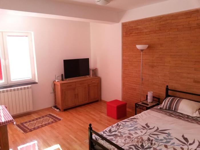 Ristos Apartment