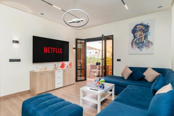Appartement 2 BDR Avec Piscine et espace de jeux Immi Ouaddar