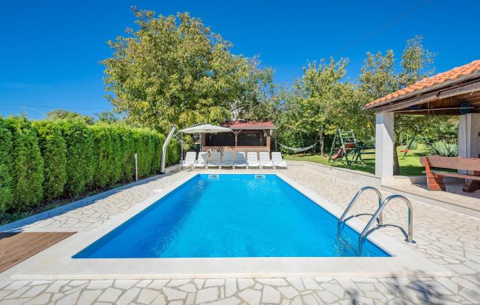 Awesome Home In Pazin