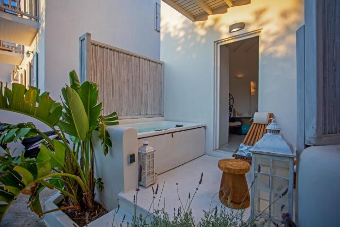 Fino Amore Private Jacuzzi Suite in Mykonos Town