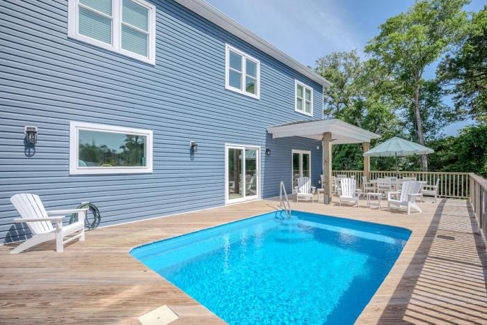 Trottin To Paradise by Oak Island Accommodations