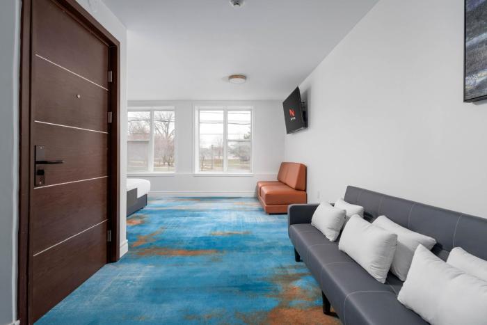 Plush Hotel Downtown Toronto