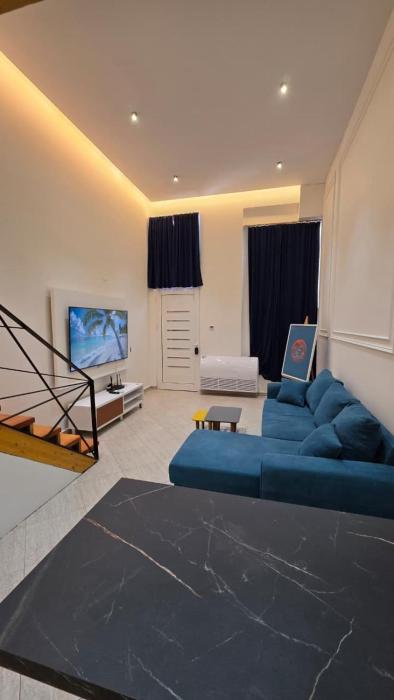 Cozy Modern Apartment, 6 min Walk to Beach
