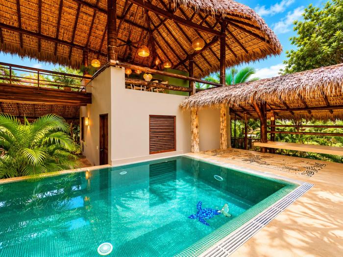 Casa KUUL, elegant fusion of house and garden.