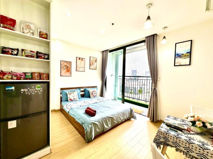 Peaceful Studio Apartment Facing the Green Bay Lake and Gardens