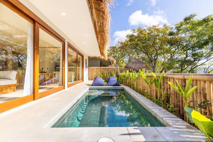 Villa Ayora luminous with pool on the hill