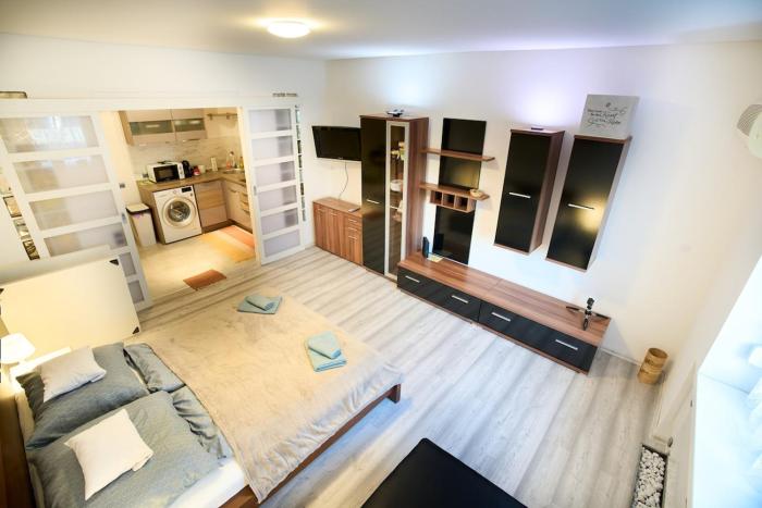 Modern 2BR Near City Park with AC & Free Parking