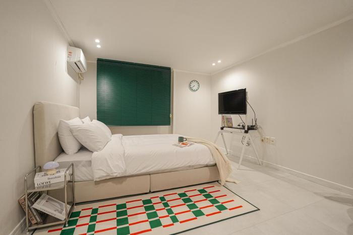 1Min from Busan Stn Free Luggage Storage Prime Location