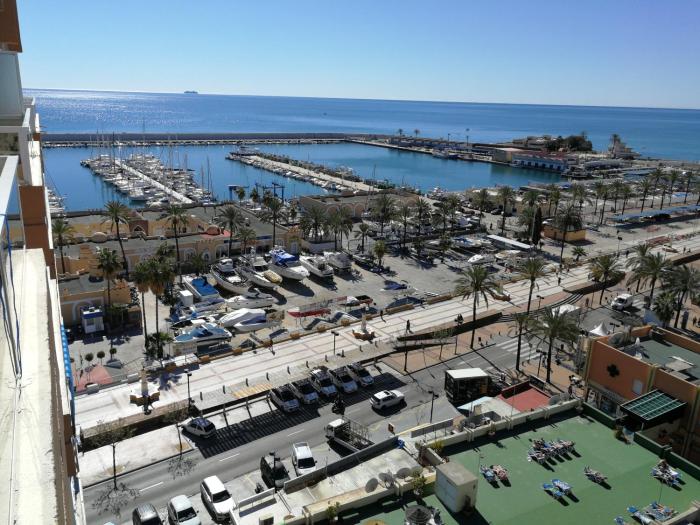 Estudio frente al mar con piscina