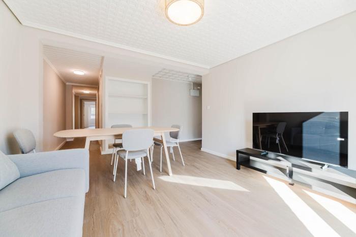 Stylish Newly Renovated 4 bedroom Apartment
