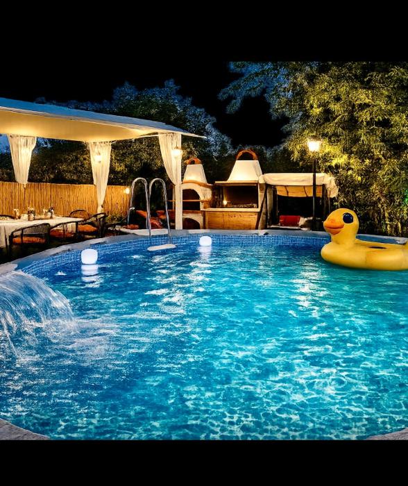 Cozy Family Home with Pool near the Beach