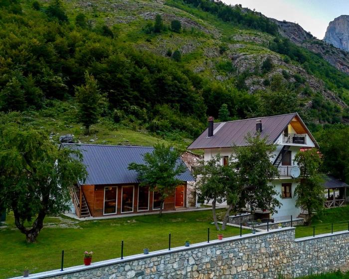 Lazer Çardaku Guest House