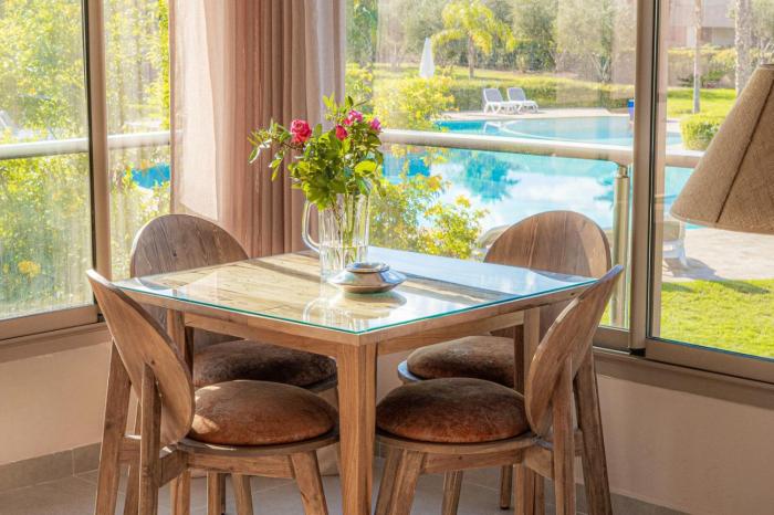 Very stylish apartment with pool & prestigious golf course views