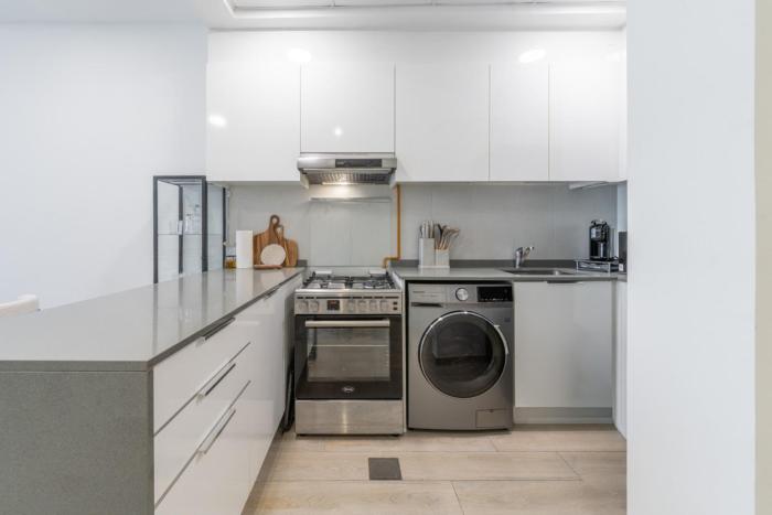 High Floor Fully Furnished Spacious