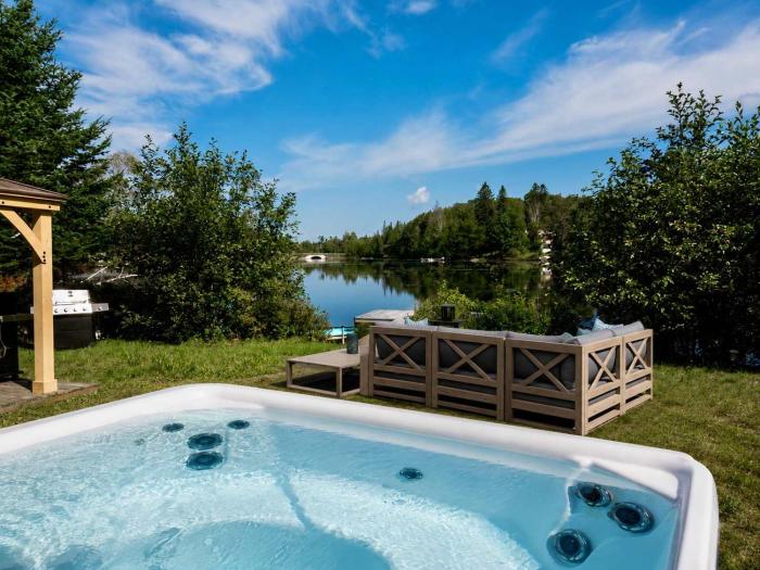 Le Lac Apaisant - Rustic Haven by the Water