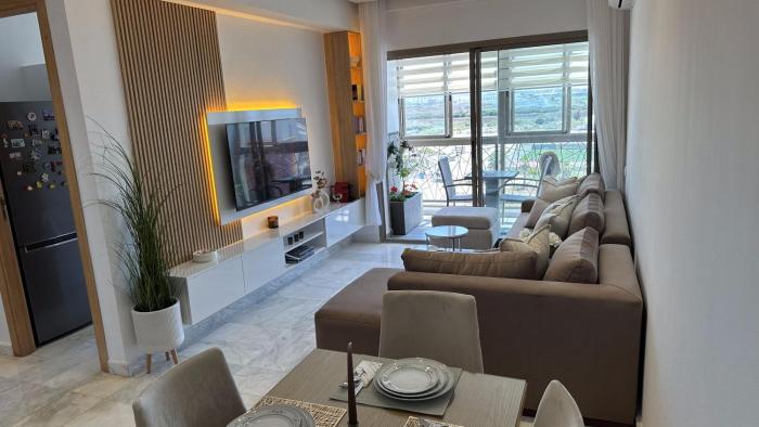 Luxury Apartment with Pool & Sea View