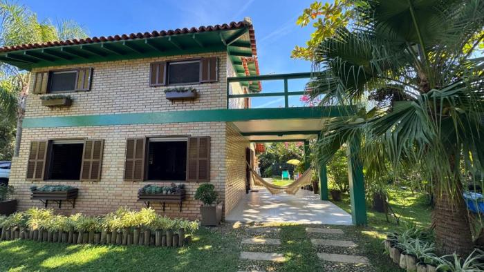 Casa em condomínio na Barra da Ibiraquera, na margem da lagoa