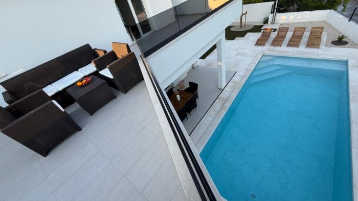 Villa with pool Mirta
