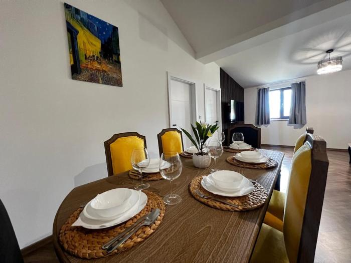 Luxusní apartmán, výhled na náměstí, 10 min k pláži