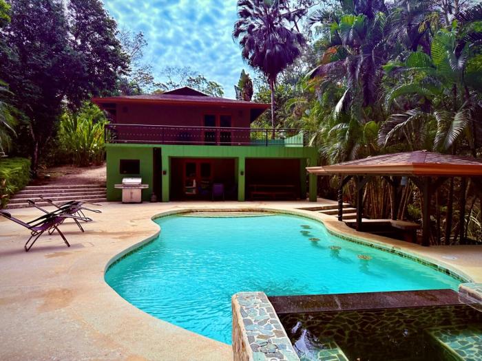 Villa Verano 5BR Home & Pool by Santa Teresa Beach