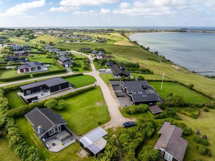 Hyggeligt Feriehus Med Fjordudsigt Sj734