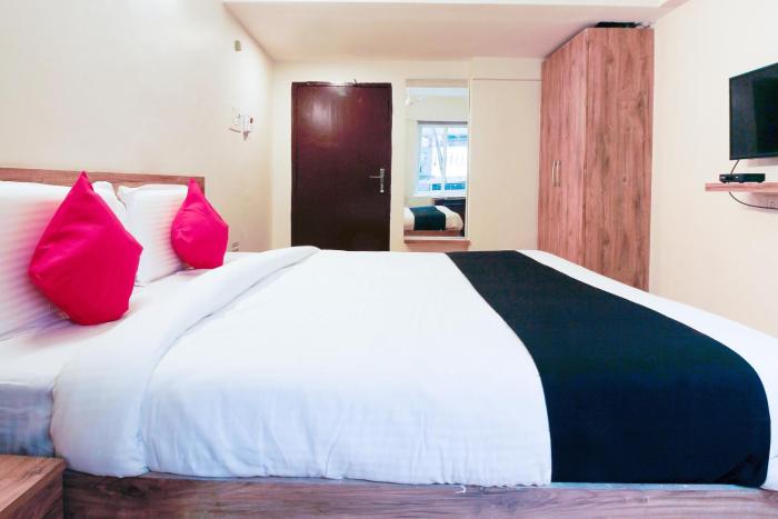 Capital O Sri Suprabhat Grand Near Kachiguda Railway Station