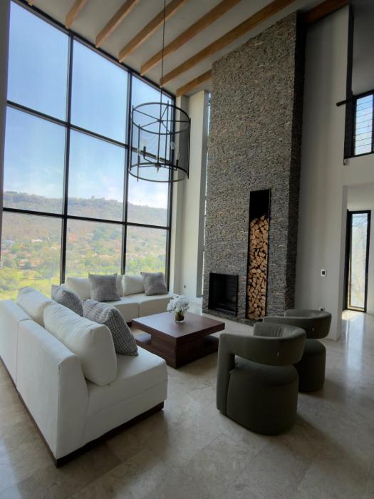 Casa estilo cabaña con alberca infinita climatizada