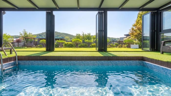 Yeongheungdo Stay Noc Pool Villa