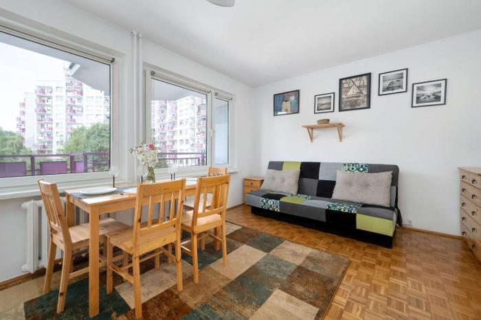 Spacious Apartment for Friends with Balcony & Workspace by Noclegi Renters