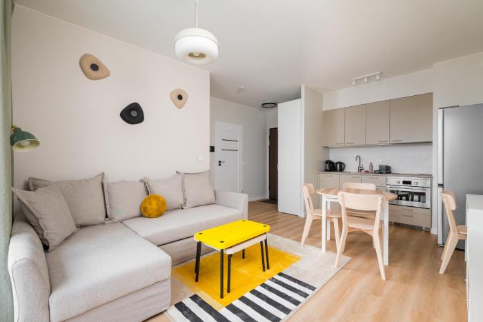 Aleja Krakowska Lavish Apartment by BookingHost