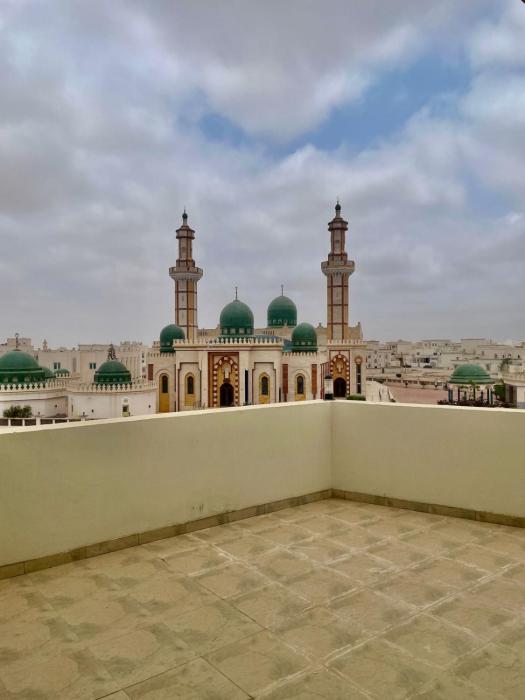 شقة مميزة في عوقد الشمالية أمام جامع آل البيت