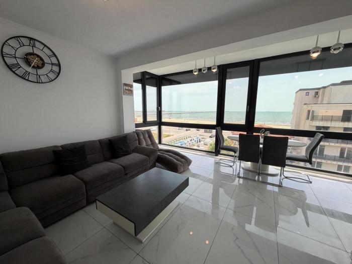 Luxury apartment with sea view