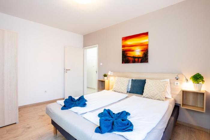 Prime Stay - Deluxe 3 Bedroom Family Apartment - Parking Included