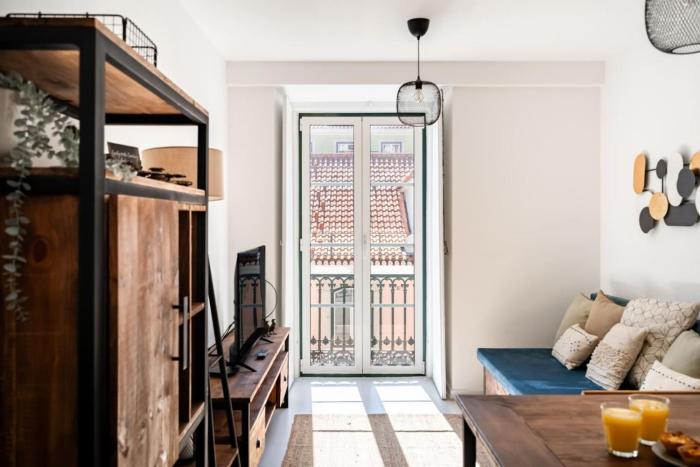 Lovely 2 Bed Apt in the Heart of Lisbon with AC by Lisbeyond