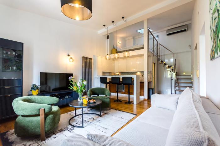 Charming Kazimierz Apartment with Square View