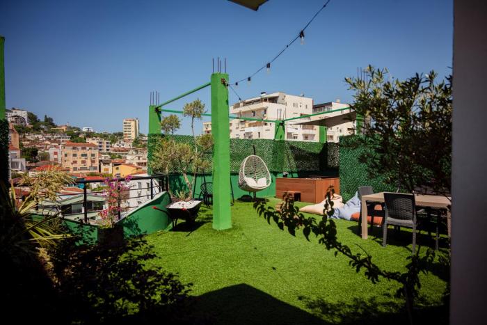 Rooftop Apartment with Garden and Jacuzzi