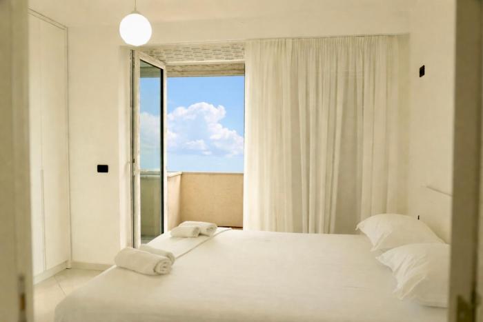 The White Panorama Sea Stay
