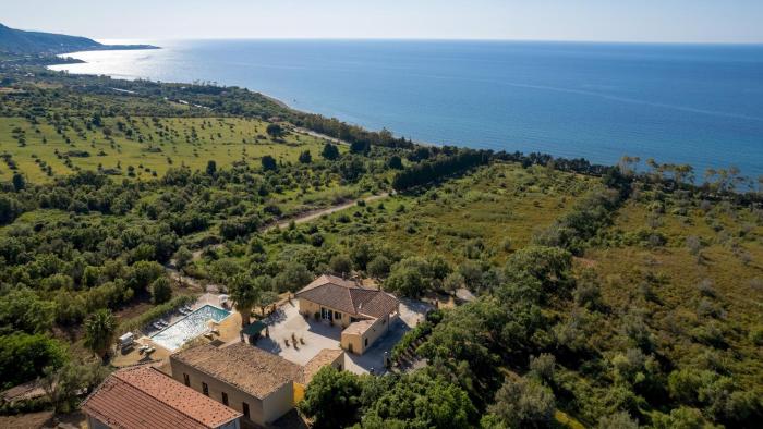 VILLA LE SORBE 12, Emma Villas