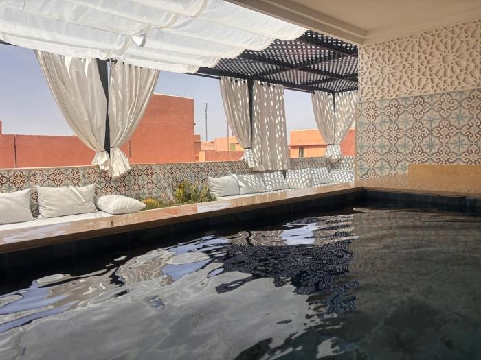 Tamansourt, 30 Marrakech, maison Typique, bassin
