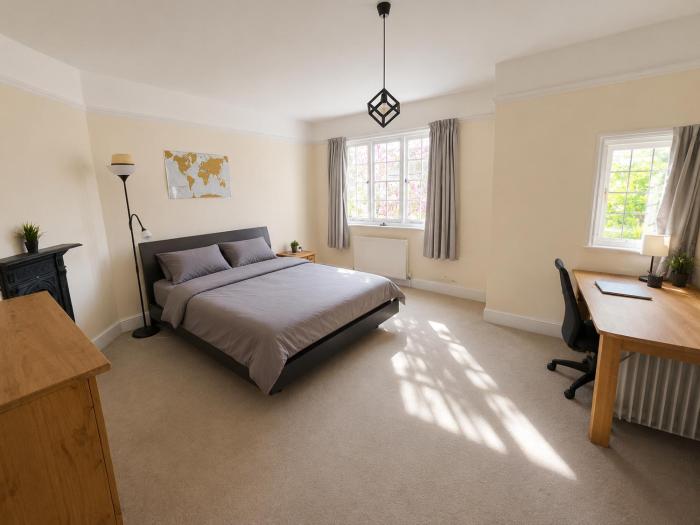 Cosy Room Wimbledon Fast Links to Central London