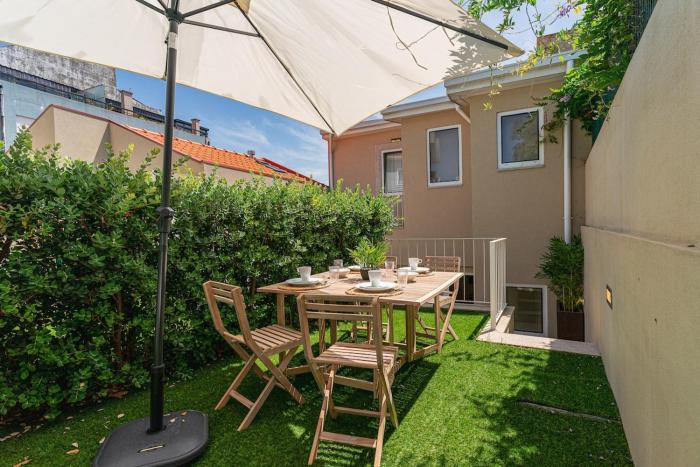 Apt with beautiful garden in the heart of the city