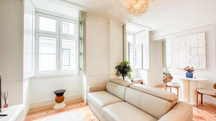 Elegant 1BR near Praca Comercio w elevator and AC