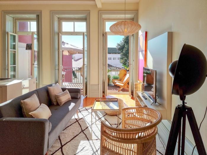 Stunning flat with private balcony in city center