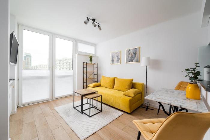 Park Mirowski Central Apartment by BookingHost