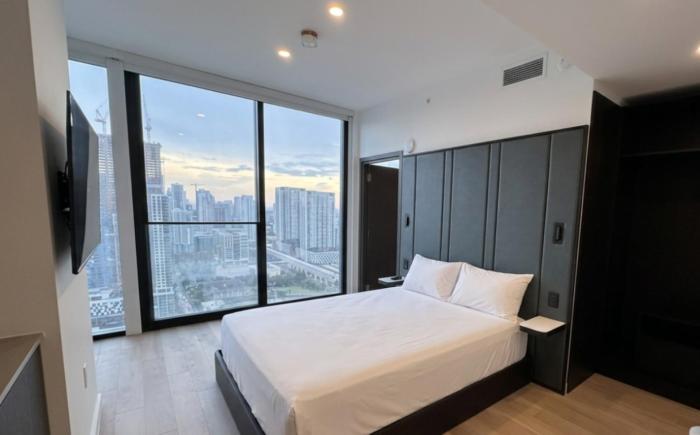 E4010B Cozy South View Hotel Style Studio in Downtown Miami